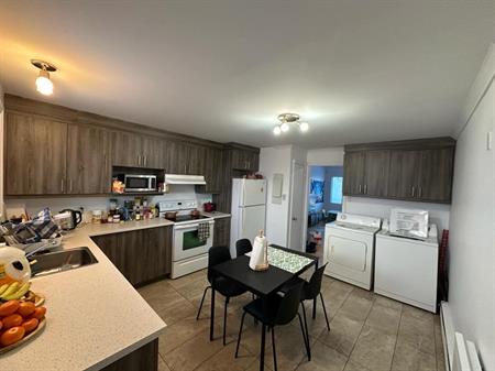 4 1/2 situé à Ste-Foy, A/C, Internet, stationnement