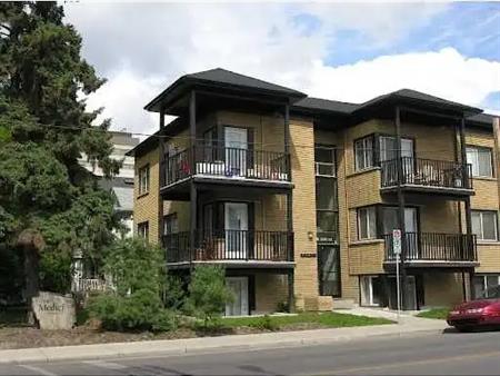 Pet friendly, warm, quiet Mission Condo! | 6 - 2417 2 St SW, Calgary