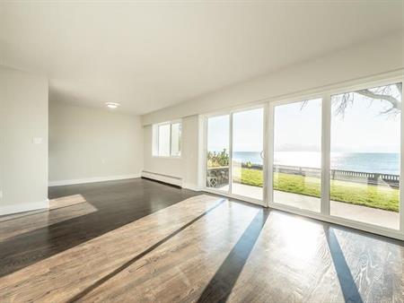 Royal Reef Apartments | 640 Dallas Road, Victoria