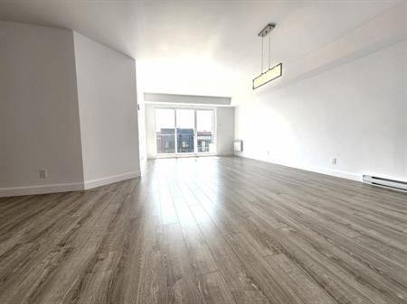 NOUVEAUTÉ! 3 et demi + Bureau/ Promo Octobre Gratuit! (au cœur de STE-FOY)