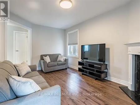 2 GRACE CRESCENT | 2 GRACE CRESCENT, Barrie