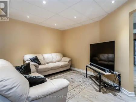 LOWER UNIT - 5 HALLEN DRIVE | LOWER UNIT - 5 HALLEN DRIVE, Penetanguishene