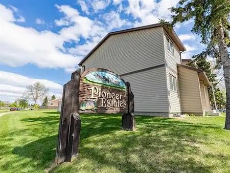 End unit 3 bedroom townhouse | Edmonton