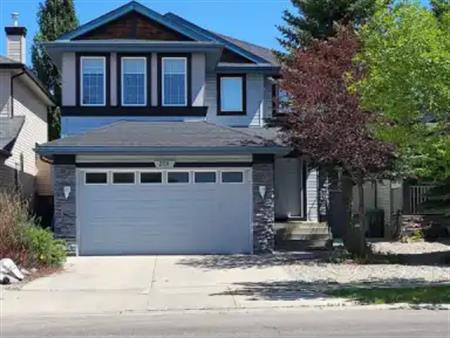 Spacious 3 Bedroom with Den, 2.5 Bath House in Evergreen | 258 Everstone Drive SW, Calgary