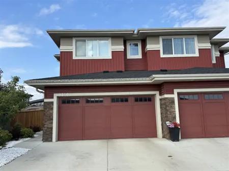 3 bedroom 2.5 bathroom family friendly home with extra large backyard for rent | 9148 Pear Drive Southwest, Edmonton