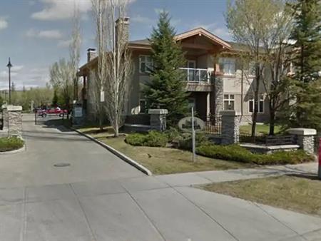 Spacious 2 Bedroom, 2 Bathroom Ground-Level Corner Apartment in Gated Community | 2104 - 2104 Lake Fraser Court Southeast, Ca