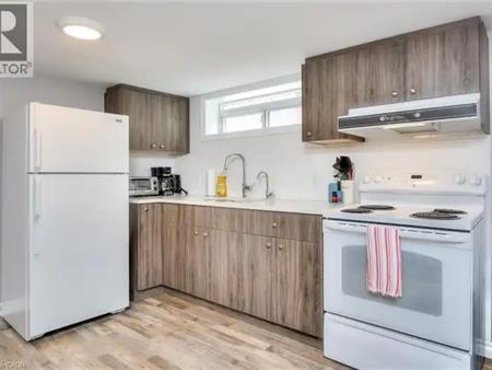 40 BRUNSWICK Avenue Unit# B | 40 BRUNSWICK Avenue Unit# B, Kitchener