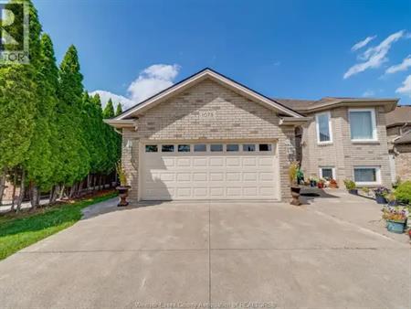 1078 IMPERIAL | 1078 IMPERIAL, Windsor