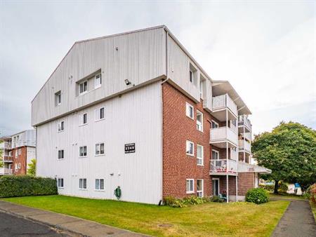4 1/2 situé a Charlesbourg