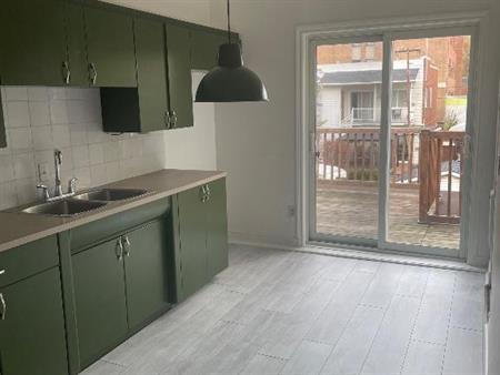 Montreal , 4 1/2 , pres metro Beaugrand