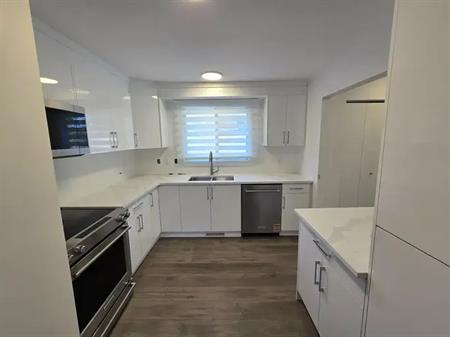 LUXURY MAIN FLOOR FRESHLY RENOVATED | 10425 77 Street Northwest, Edmonton