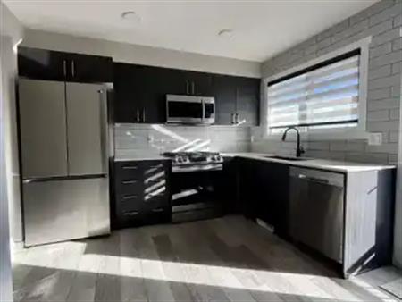 >>>FREE RENT with a 12-Month Lease>>> Beautiful 3 Story, End Unit Townhouse in Aster | 1244 Aster Boulevard, Edmonton