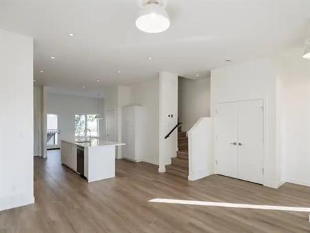 Downtown views along beautiful Strathearn Drive | 9265 Strathearn Drive Northwest, Edmonton