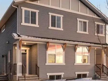 Modern 2-Bedroom, 2-Bath Home in Desirable Hotchkiss, Calgary | Calgary