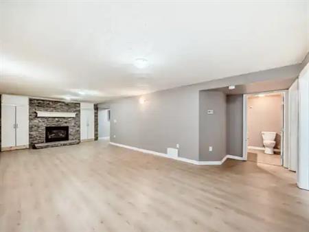 Very Spacious 2 Bedroom 950 sqft lower suite of a renovated house | 207 Homestead Crescent, Edmonton