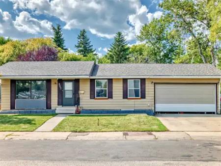 Nice & Cozy 3 Bedroom  1100sqft  Upper Suite  of a Renovated House | 207 Homestead Crescent, Edmonton