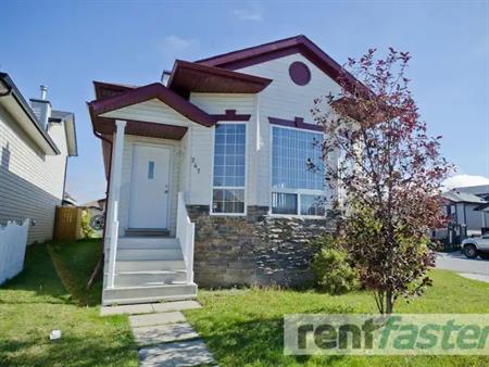 House for rent | 247 Martinvalley Cres., Calgary