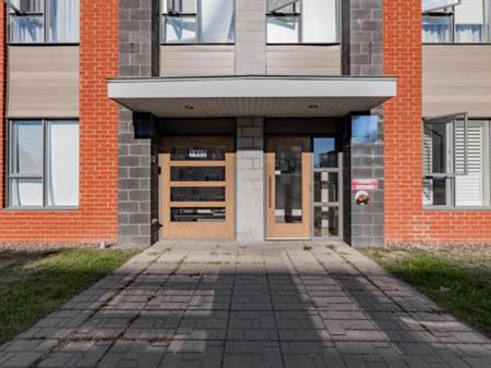 GRAND 3 ½ + GARAGE | OCCUPATION POSSIBLE 1ER DÉCEMBRE