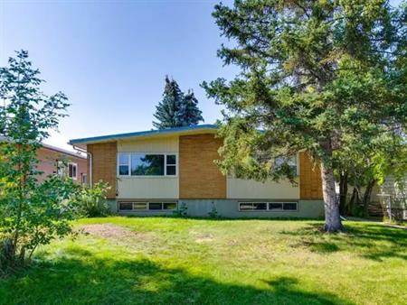 3 Bed Upper Unit – 631 37 St SW Calgary | 631A - 631 37 Street Southwest, Calgary