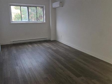 2 CH - 1 SDB - Montreal - $1,345 /mo