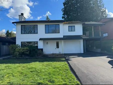 Gorgeous 5 bedroom in Langley! Fully renovated!!! | Langley