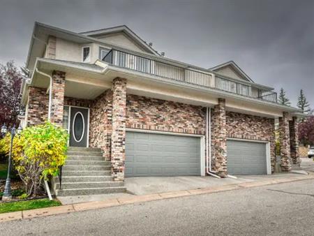 Executive 3 Bedroom Townhome | 15 - 100 Signature Way Southwest, Calgary