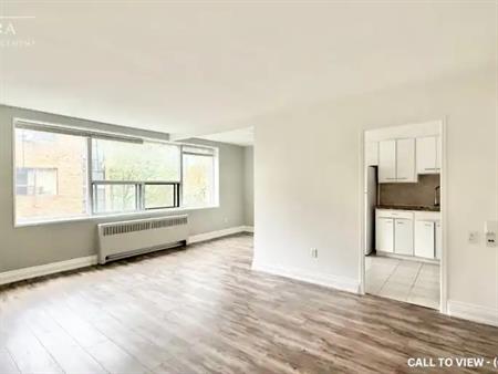 8-6 Kings Point Dr, Etobicoke, Ontario M8Y 1Z4 | 6 Kings Point Drive, Toronto