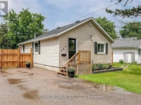 242 PINE BEACH DRIVE | 242 PINE BEACH DRIVE, Georgina