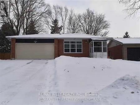 323 CENTRE STREET | 323 CENTRE STREET, Shelburne