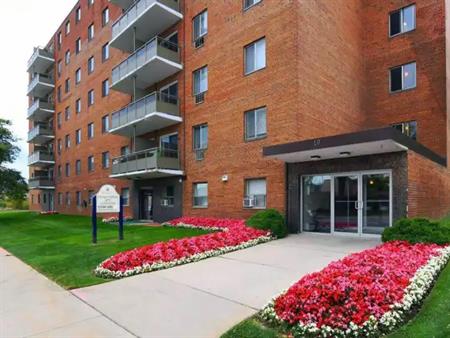 Cedar Towers Apartments - ALL INCLUSIVE | 10 George St South, Cambridge