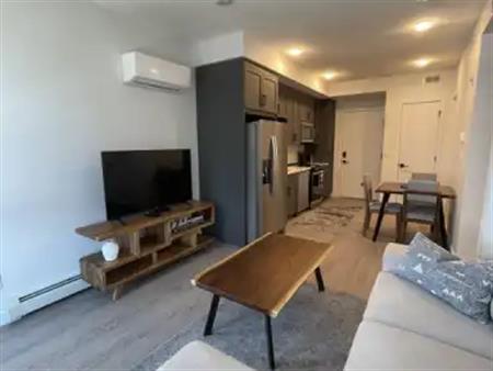 2 Bed-Move fast! $1850 includes all utilities and internet if leased by Nov 15! | 402 - 3932 University Avenue Northwest, Cal