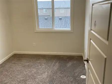 3 bedrooms + den Townhome | 7107 Chivers Close Southwest, Edmonton