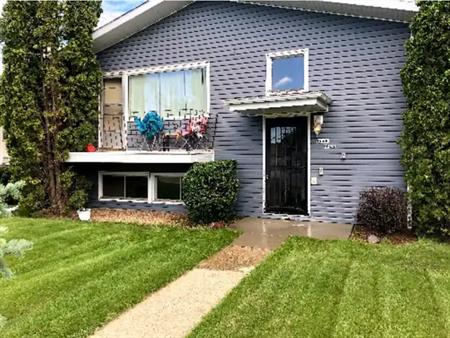 Quiet one bedroom suite in 4 plex west end | 3 - 15504 99 Avenue Northwest, Edmonton