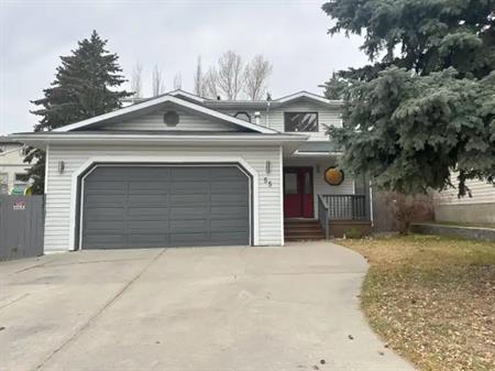 Executive Home | 3 Bedroom + Den| 3.5 Bathrooms | Sprawling Backyard | 55 Cedargrove Way Southwest, Calgary