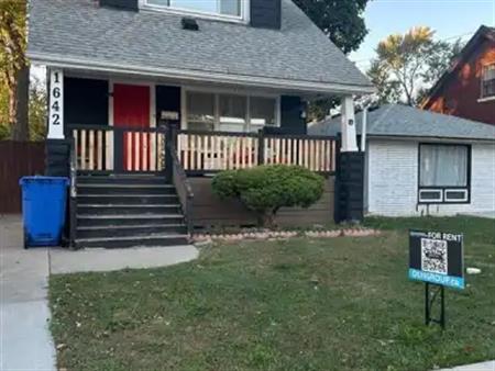 1642 Adanac AVENUE | 1642 Adanac AVENUE, Windsor