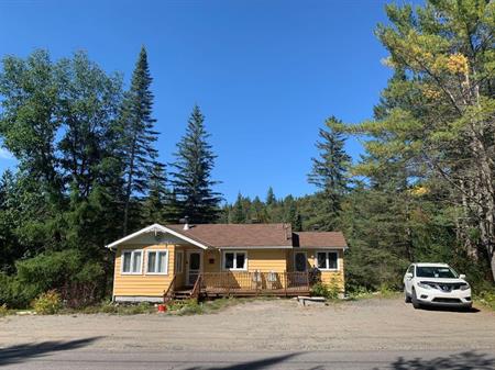 CITQ 303469.BEAU Chalet BORD DE L’EAU.4 SAISONS. À LOUER. Lanaudière