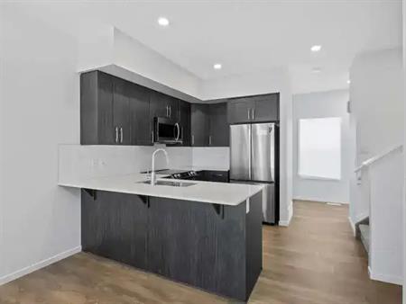 3 Bedroom Townhouse in Orchards!! | 762 Orchards Boulevard Southwest, Edmonton