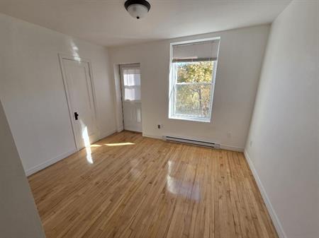 4½ lumineux et rénové dans Rosemont-La-Petite-Patrie, 1333$/mois
