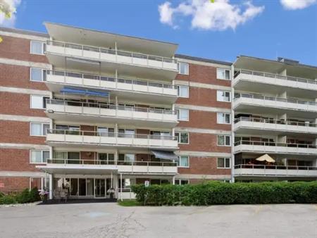 Surrey Place Apartments | 807 Frederick Street, Kitchener
