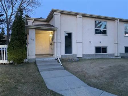 Newly renovated beautiful townhouse | 1837 Mill Woods Road East, Edmonton