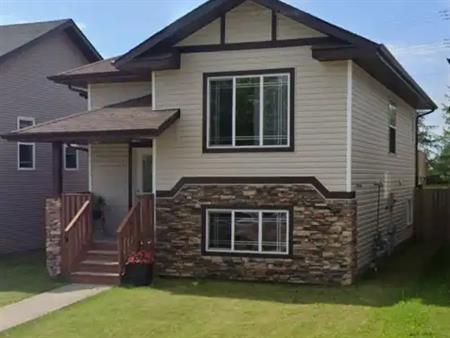 Full House in the lovely suburb of Inglewood | 80 Ireland Crescent, Red Deer