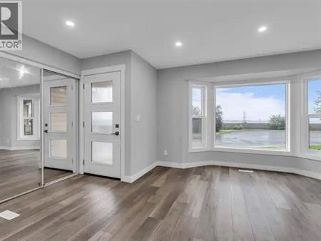 New main floor/upper Duplex available in an established inner neighborhood | upper - 109 Bedfield Court Northeast, Calgary