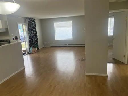 A Cozy 2-Bed & 2-Bath, Spacious & Bright Corner Unit | 3000 Citadel Meadow Point Northwest, Calgary