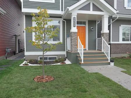 Beautiful 3 bed 2.5 bath home for Rent in South West Edmonton | 16711 30 Avenue Southwest, Edmonton