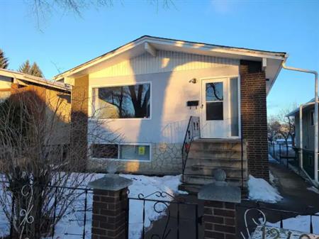 Large 3 bdrm mainfloor, yard, deck, central location | 12409 87 St NW, Edmonton