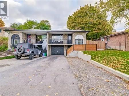 672 CASTLEGUARD Crescent Unit# 2 | 672 CASTLEGUARD Crescent Unit# 2, Burlington