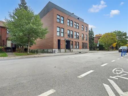 St Jacques | 3844 Rue Saint-Jacques, Montreal