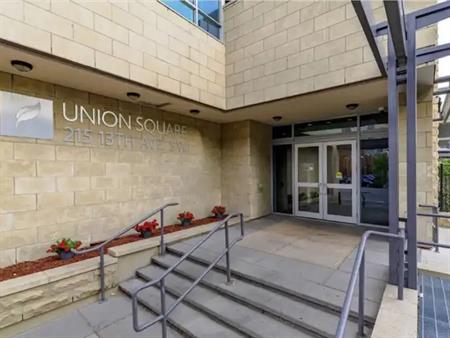 Stylish Highrise. Panoramic views city,mountains,sunny SW corner unit | 1904 - 215 13 Ave SW, Calgary