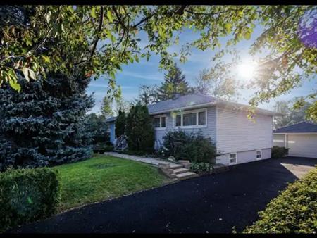 Beautiful & Spacious Bungalow in Thorncliffe | 4 Beds | 2 Baths | Garage | Large | 5416 Thorndale Road Northwest, Calgary