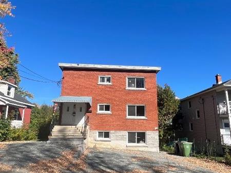 Grand 5 1/2 à louer - Chauffage et eau chaude inclus